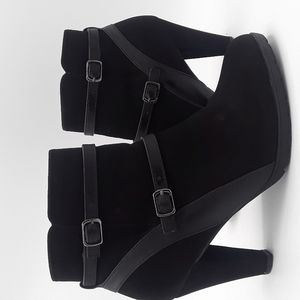 Rialto Sebella Black Faux Suede Boots Sz. 8M